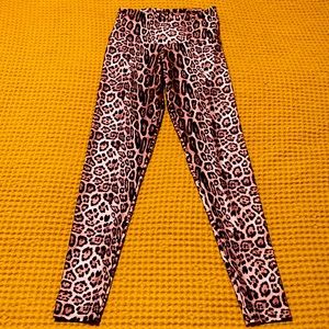 Onzie high waisted leopard print leggings S/M NWOT